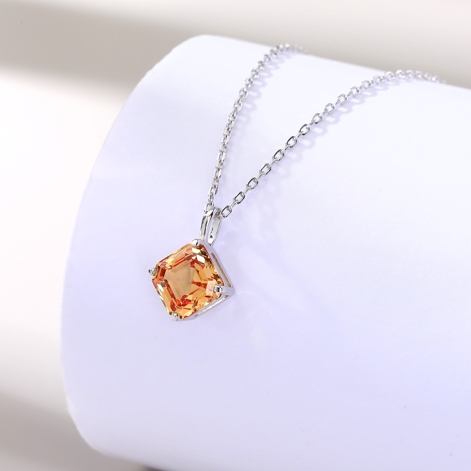 Bezel-Set Diamond-Shaped Small - Bezels Set Pendant recensie en prijs